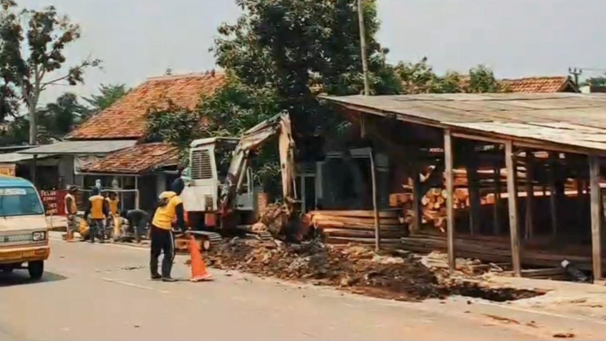 Monitoring Perbaikan Saluran Drainase di Sekitar Jalan Raya Taktakan