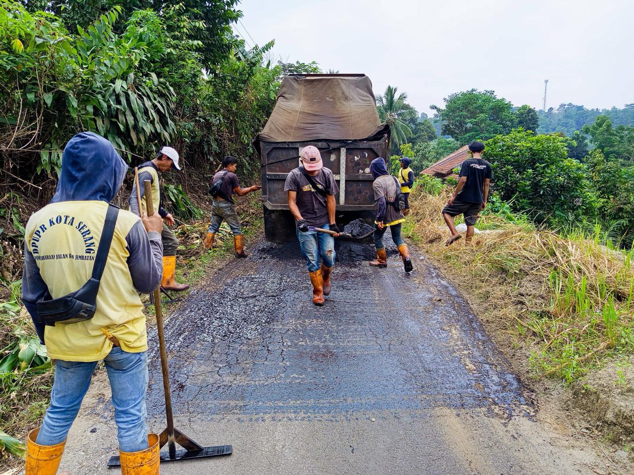 Monitoring Pembangunan Jalan Cibetik Kelurahan Cilowong