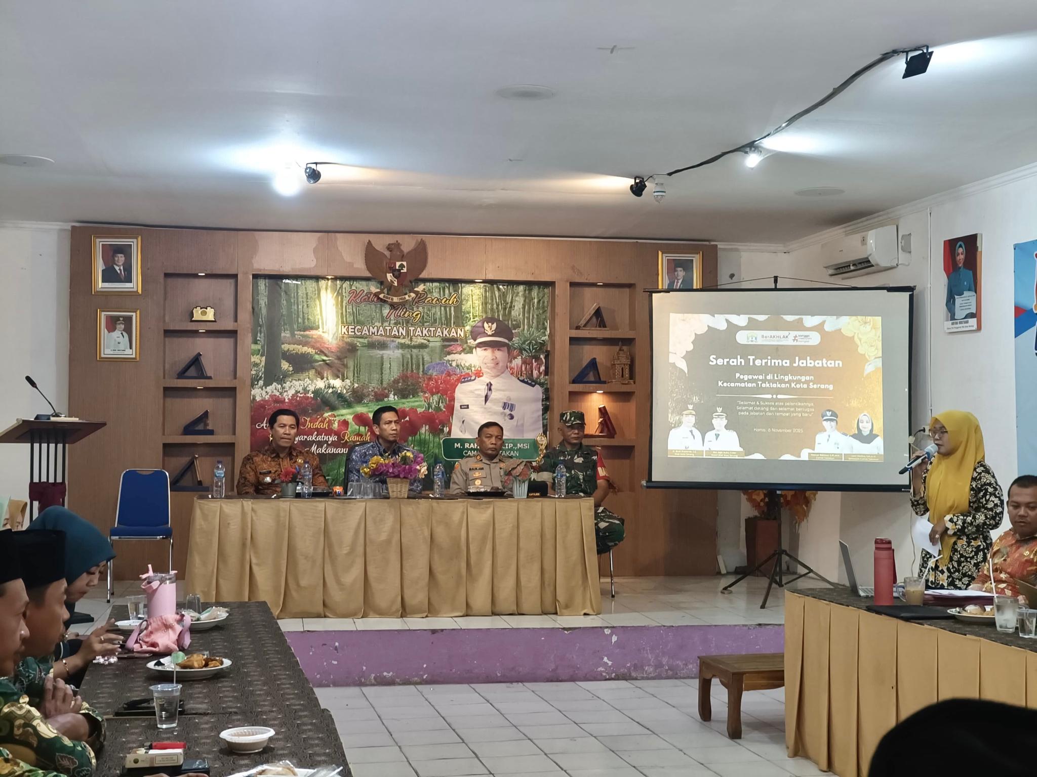 Serah Terima Jabatan Pegawai di Lingkungan Kecamatan Taktakan Kota Serang