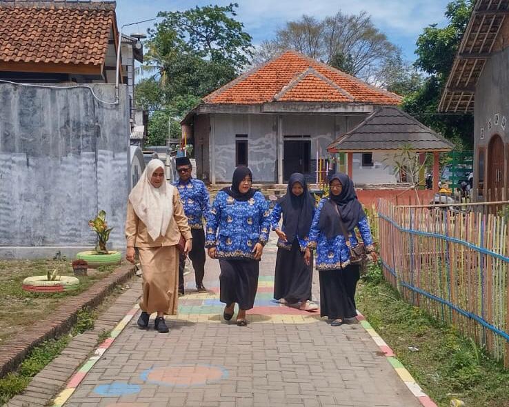 Monitoring Kampung Resik Lan Aman (KRLA) pada Lokus Kelurahan Umbul Tengah