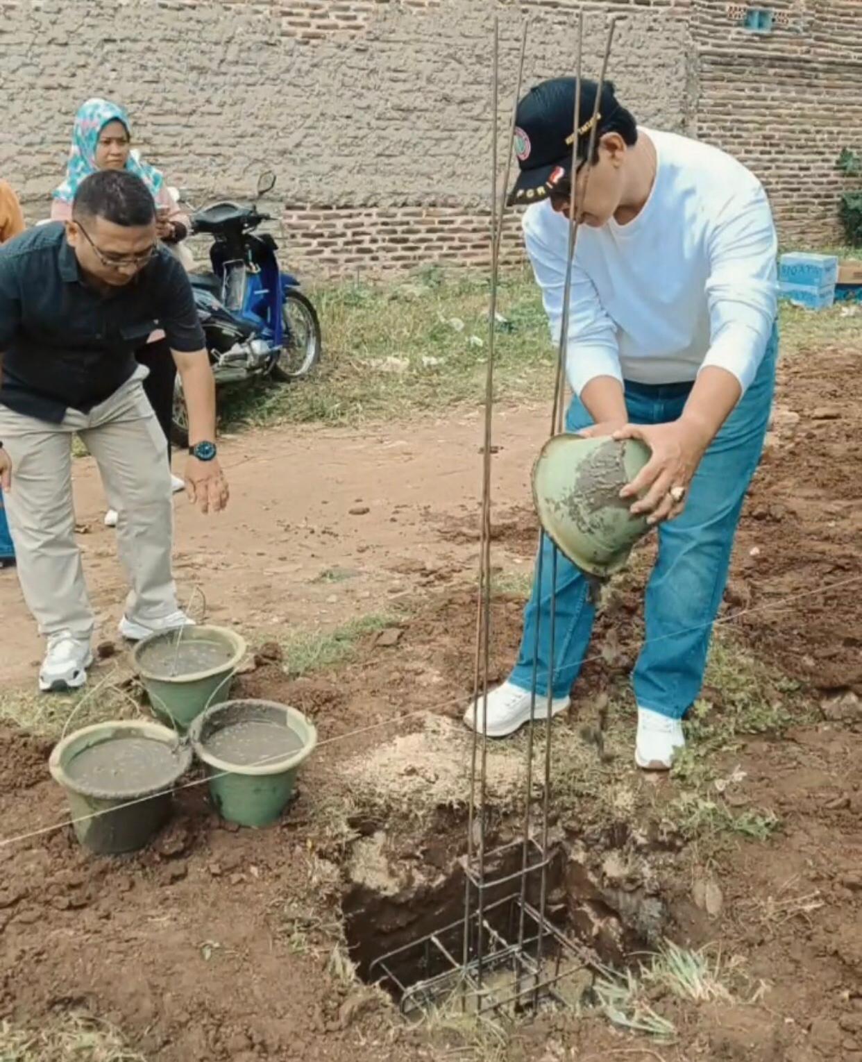 Peletakan Batu Pertama Pembangunan Pagar Makam Ki Tumpuk