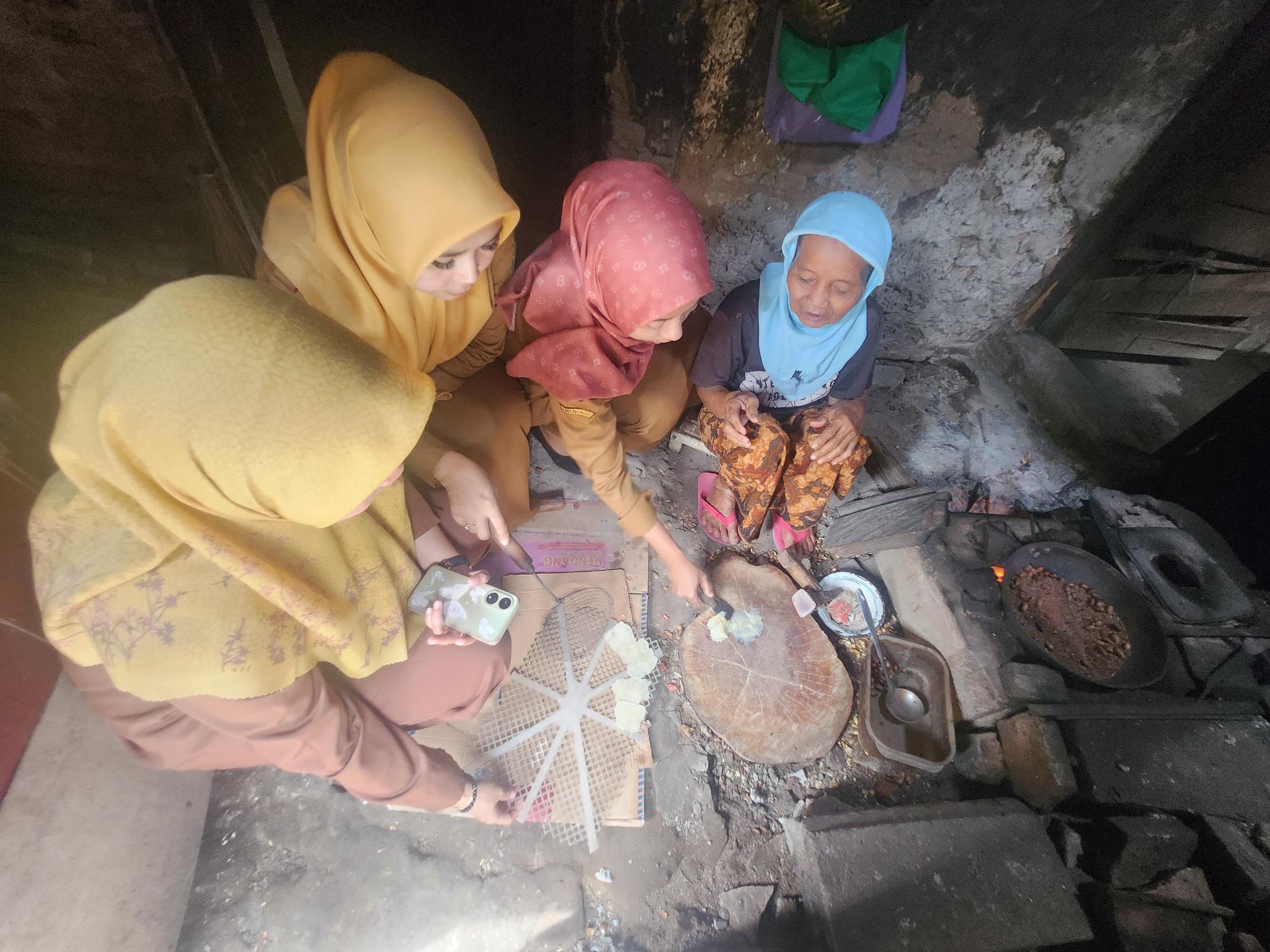 Monitoring UMKM Emping di Lingkungan Kemeranggen Kelurahan Taman Baru, Kecamatan Taktakan