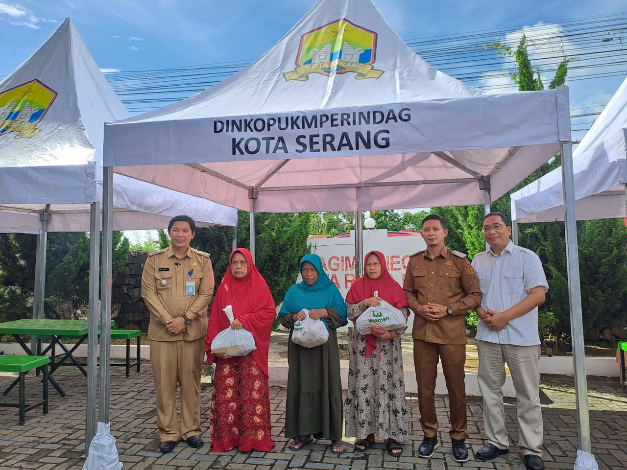 Kegiatan Operasi Pasar Bersubsidi menjelang Hari Raya Natal dan Tahun Baru di Wilayah Kecamatan Taktakan