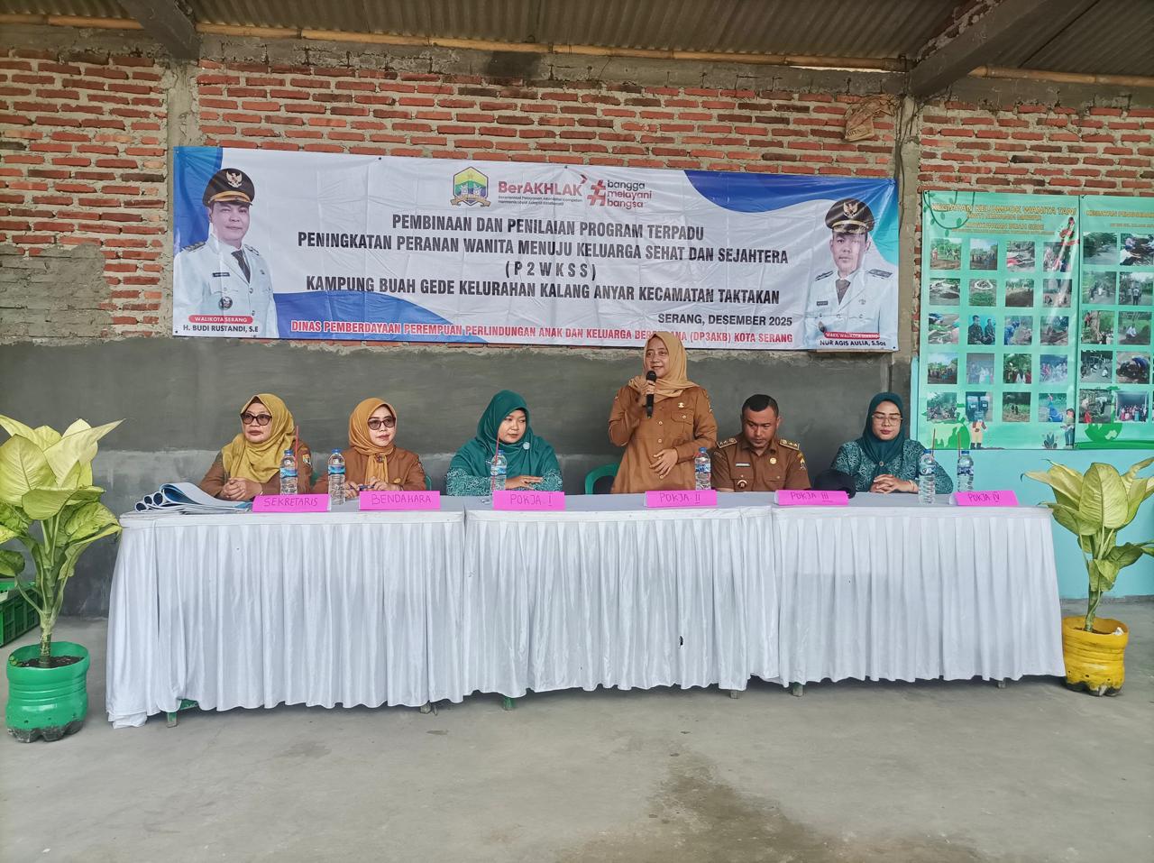 Pembinaan dan Penilaian Program Terpadu Peningkatan Peranan Wanita Menuju Keluarga Sehat dan Sejahtera (P2WKSS) di Kampung Buah Gede, Kelurahan Kalang Anyar, Kecamatan Taktakan