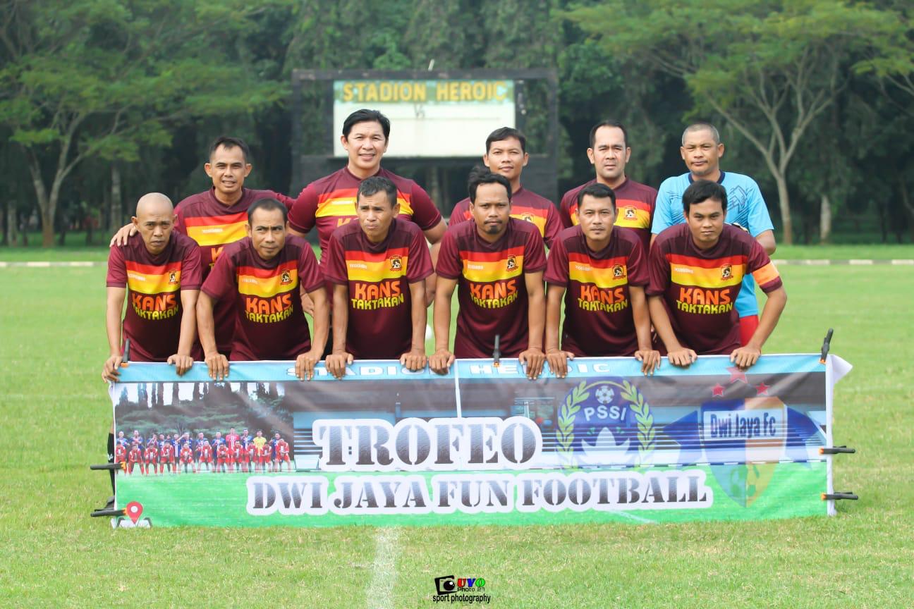 Kegiatan Olahraga Sepak Bola di Stadion Heroik Kopassus